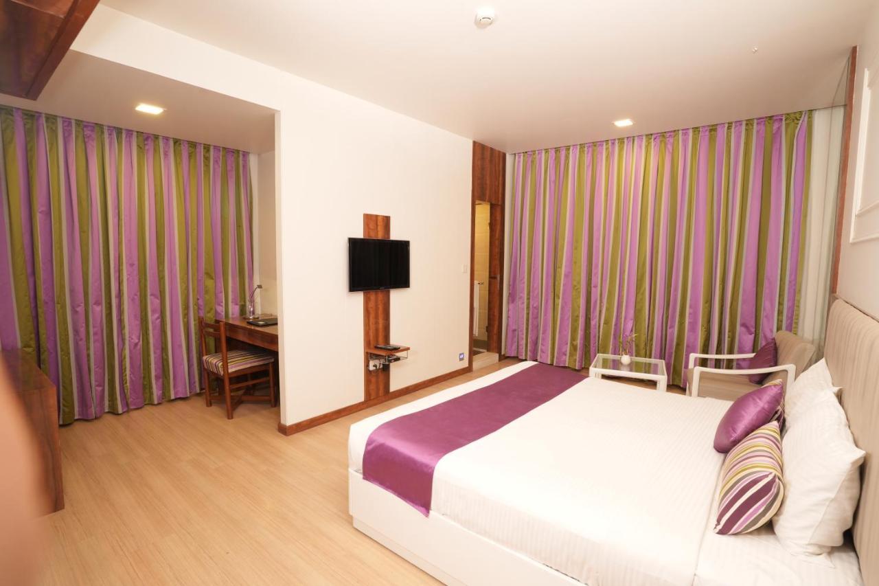Hotel Hardeo Nagpur Esterno foto